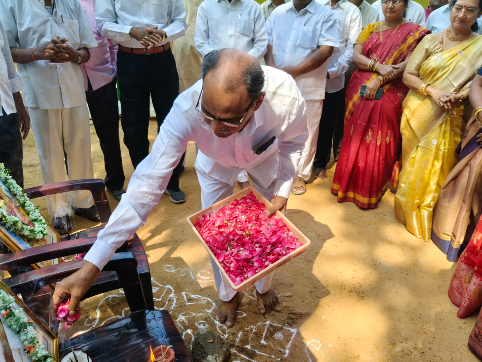 Garlanding Prof. Jayashankar and Telangana Thalli photos .jpeg